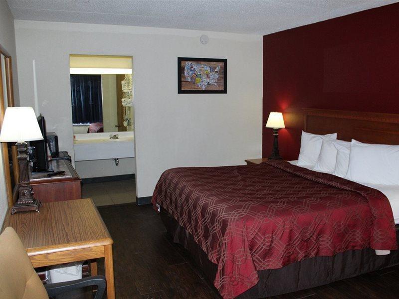 Super 8 By Wyndham Perrysburg-toledo Hotel 2*