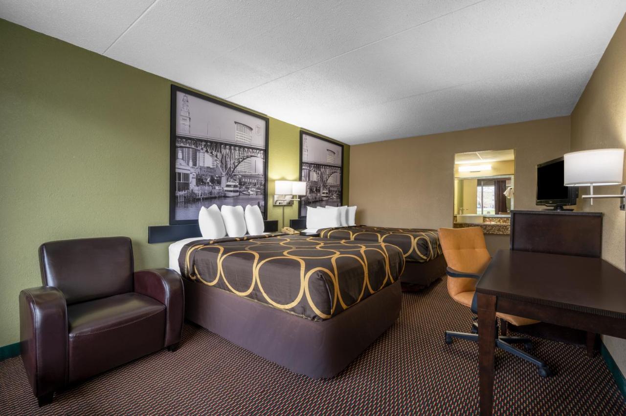 Hotel Super 8 By Wyndham Perrysburg-toledo