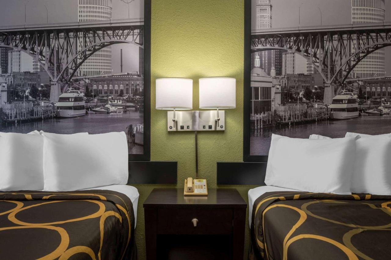 Super 8 By Wyndham Perrysburg-toledo Hotel