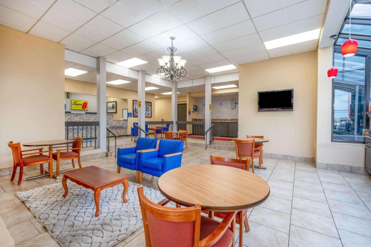 Super 8 By Wyndham Perrysburg-toledo Hotel