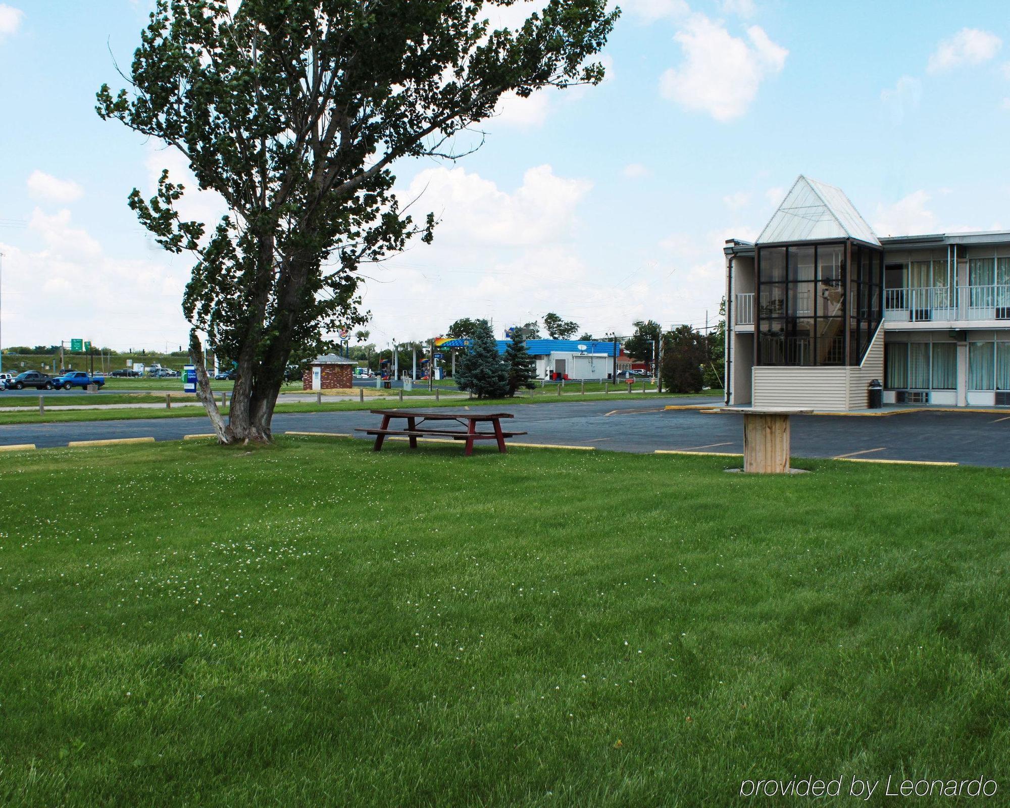 Hotel Super 8 By Wyndham Perrysburg-toledo Perrysburg