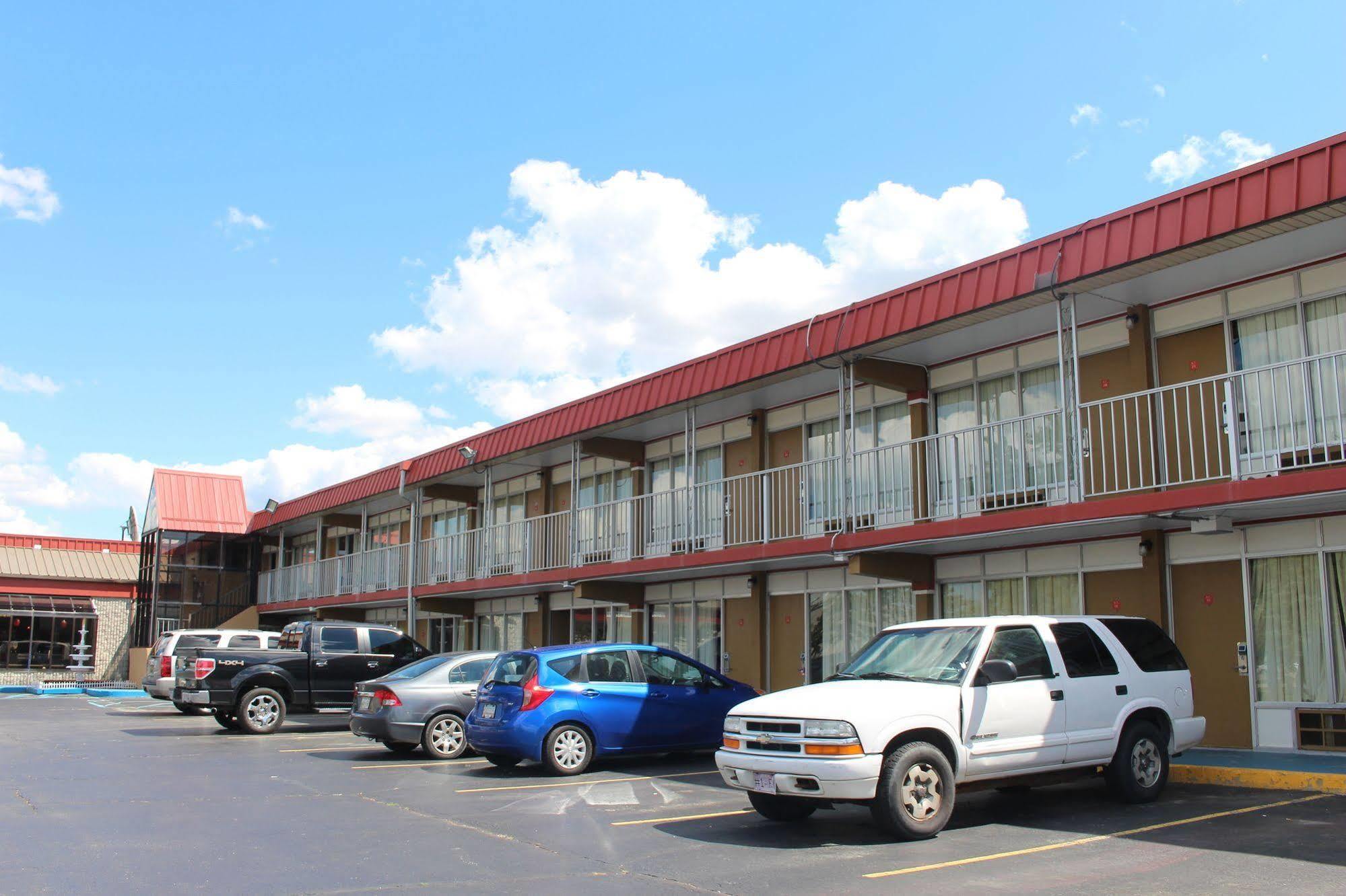 Super 8 By Wyndham Perrysburg-toledo Hotel 2*