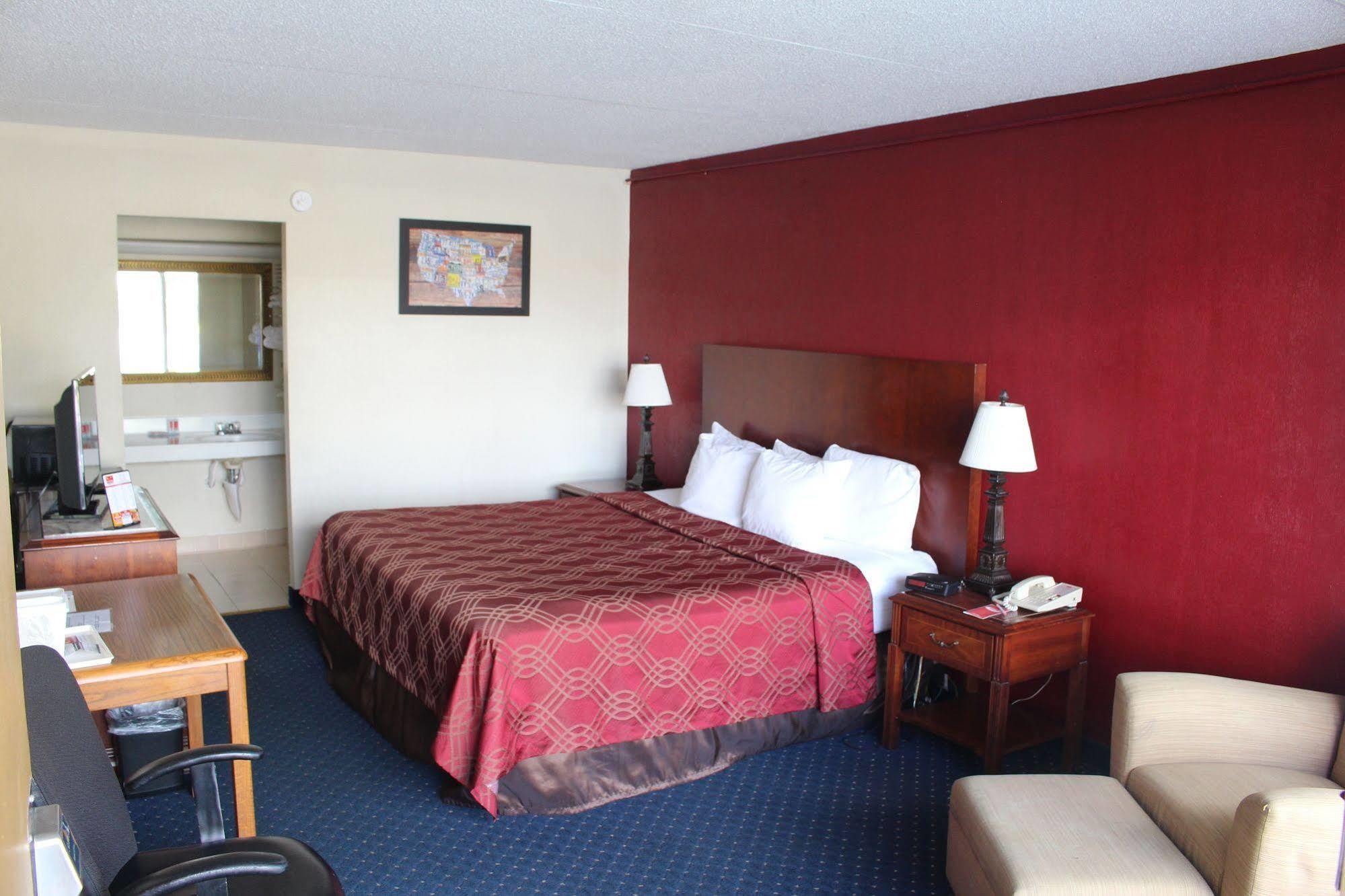 Super 8 By Wyndham Perrysburg-toledo Hotel 2*