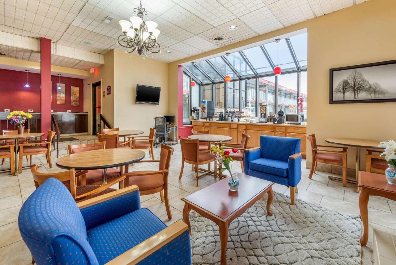 Hotel Super 8 By Wyndham Perrysburg-toledo 2*