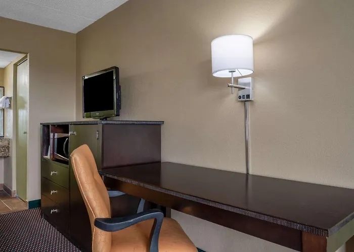Super 8 By Wyndham Perrysburg-Toledo