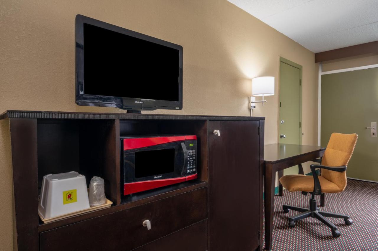 Hotel Super 8 By Wyndham Perrysburg-toledo Perrysburg
