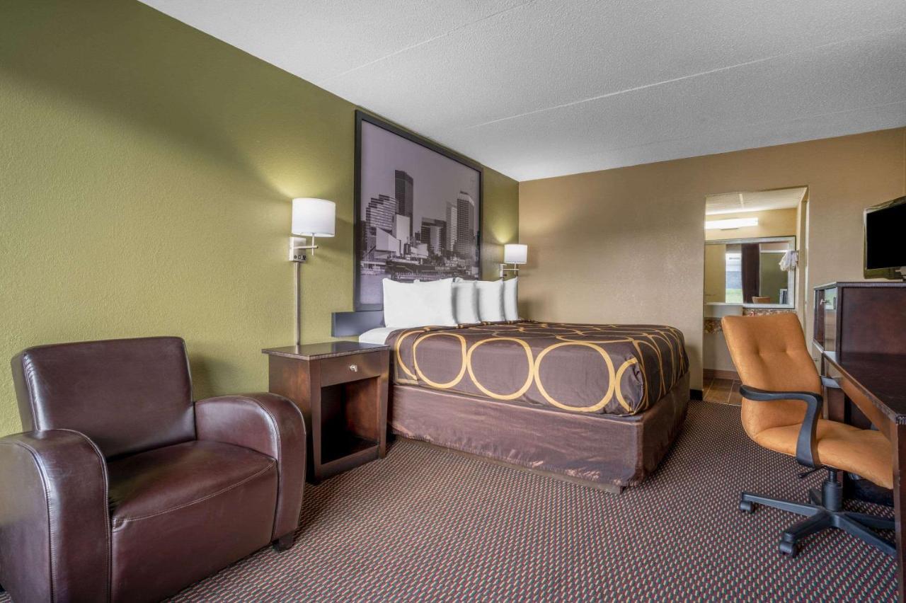 Hotel Super 8 By Wyndham Perrysburg-toledo 2*