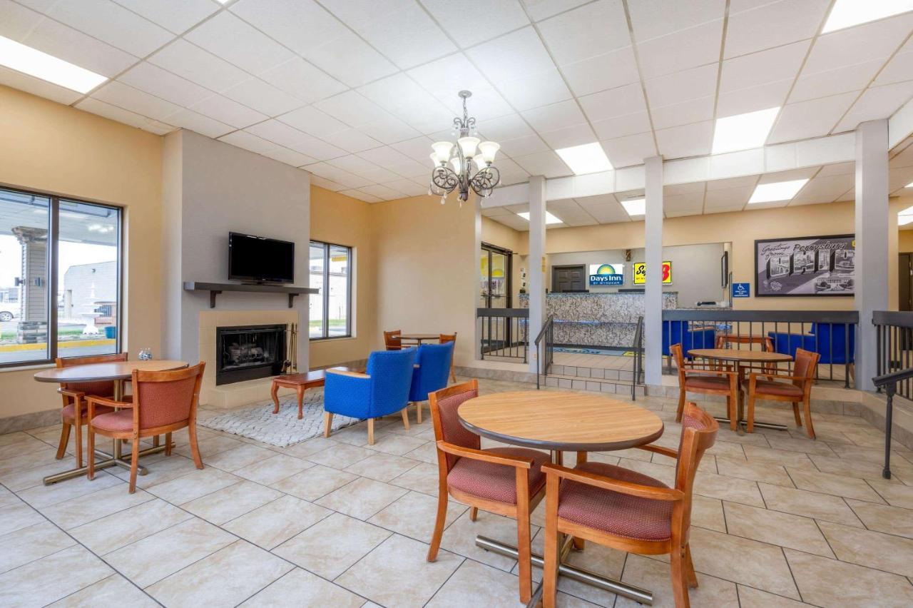 Hotel Super 8 By Wyndham Perrysburg-toledo