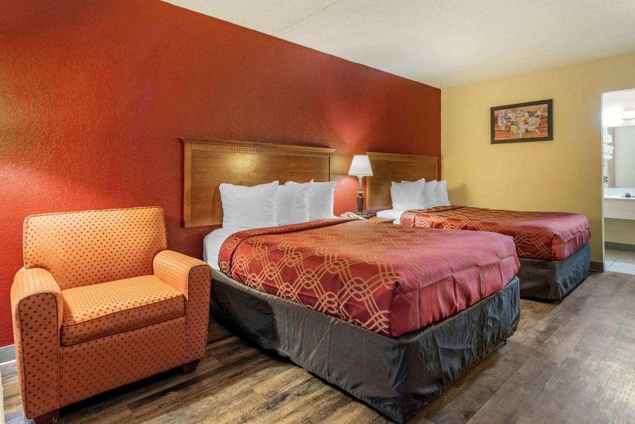 Super 8 By Wyndham Perrysburg-toledo Hotel 2*