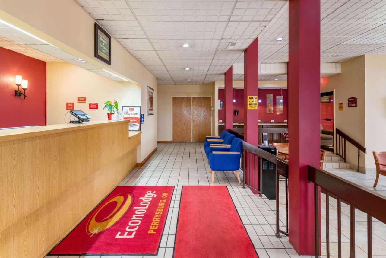 Super 8 By Wyndham Perrysburg-toledo Hotel