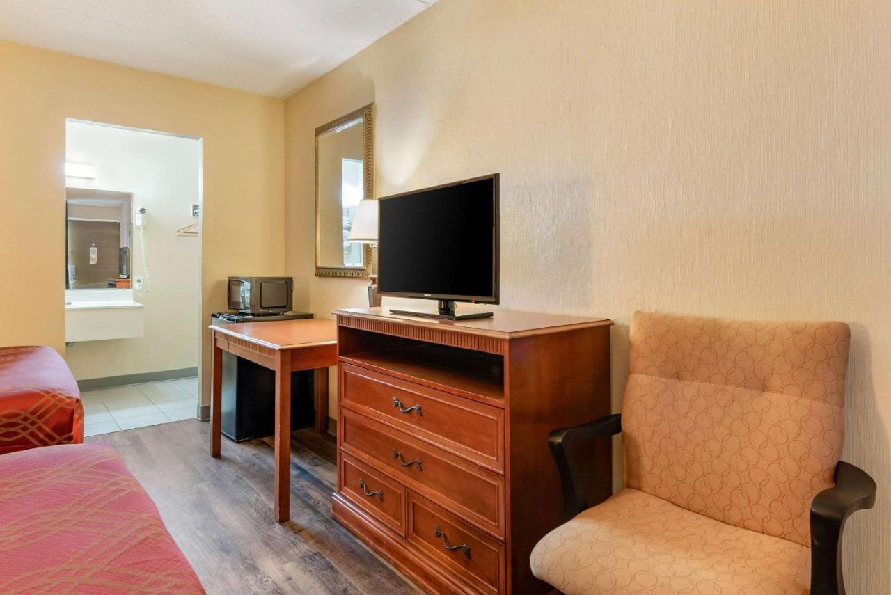 Super 8 By Wyndham Perrysburg-toledo
