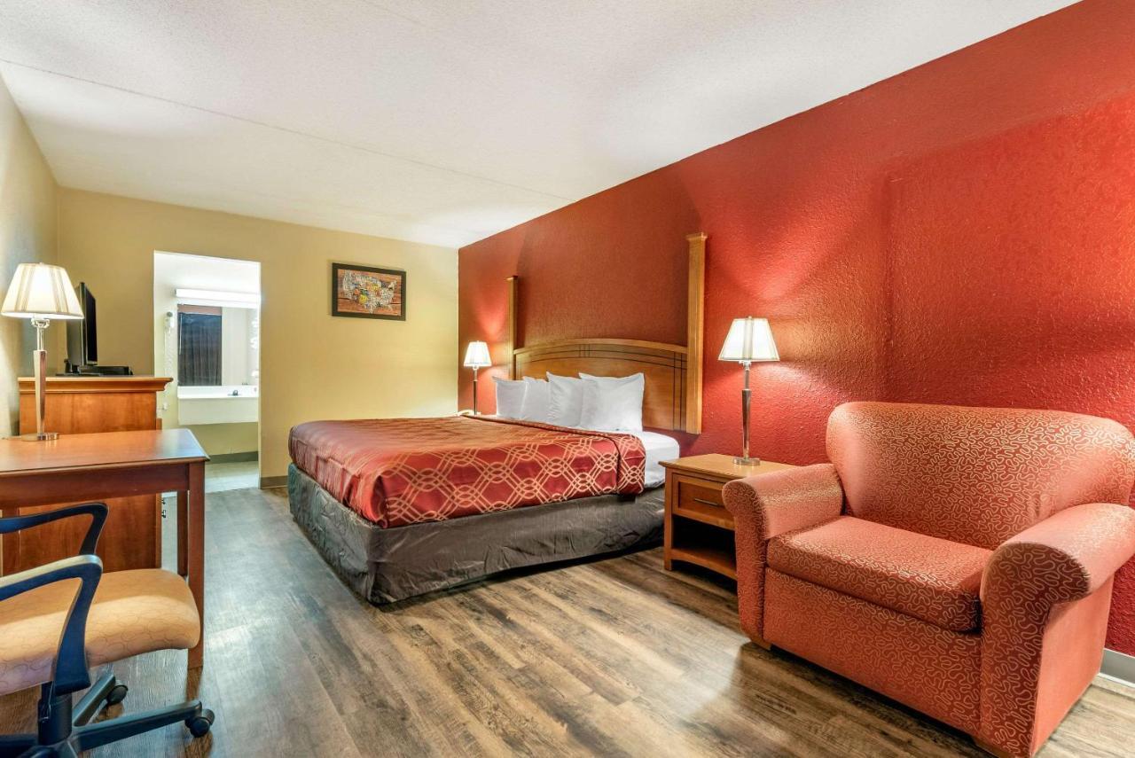 Super 8 By Wyndham Perrysburg-toledo Hotel