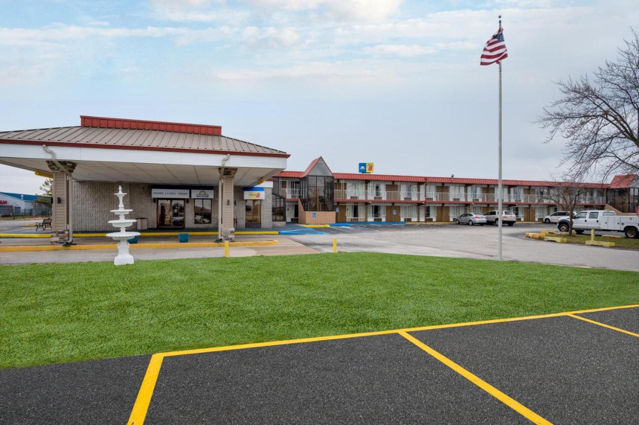 Super 8 By Wyndham Perrysburg-toledo Hotel 2*