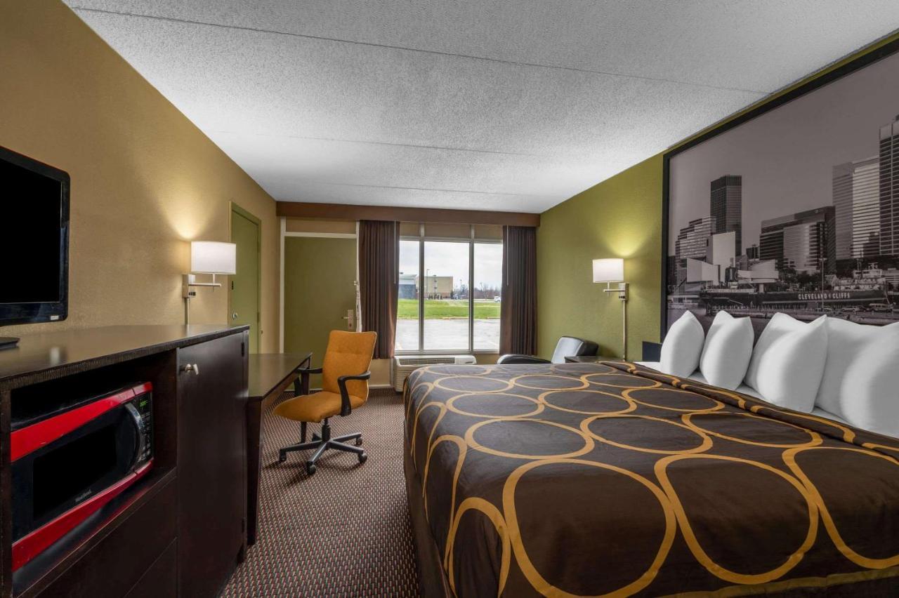 Hotel Super 8 By Wyndham Perrysburg-toledo 2*